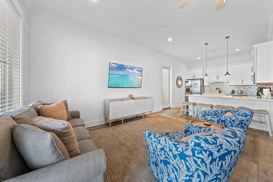 Building Photo - 7 W Gate