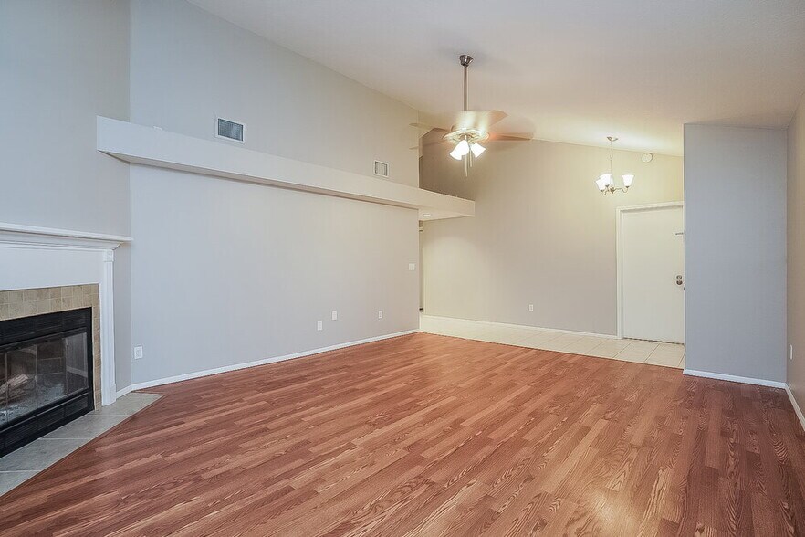 Building Photo - 1418 High Knoll Dr