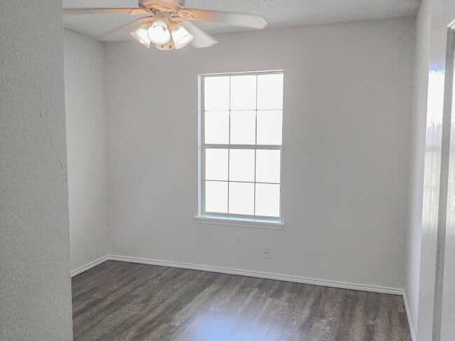 Building Photo - Relaxation in Every Corner