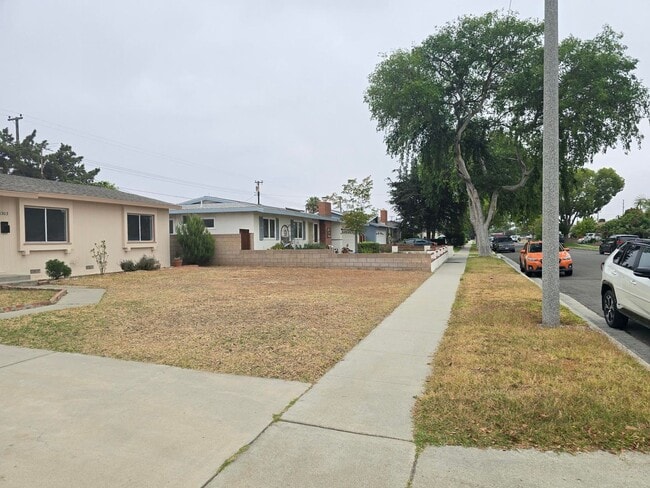 Building Photo - Single Family Home in Anaheim for Rent