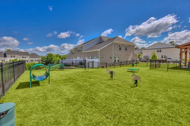 Building Photo - 204 Douglas Bend Rd