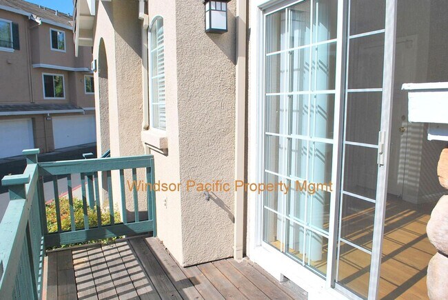 Building Photo - Sharp & Contemporary Townhouse in Beautiful Danville!