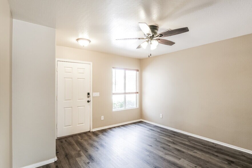 Building Photo - 12649 W Shaw Butte Dr