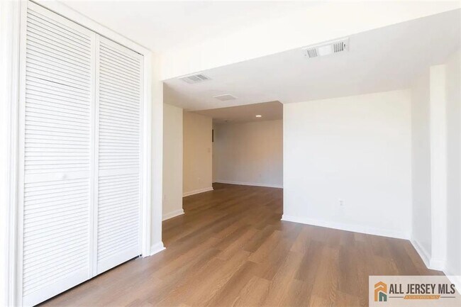 Building Photo - 234 Inza St