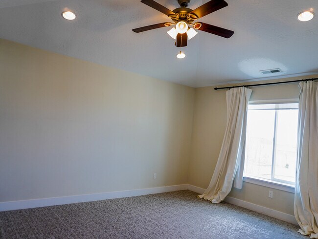 Building Photo - 2274 S 50 E