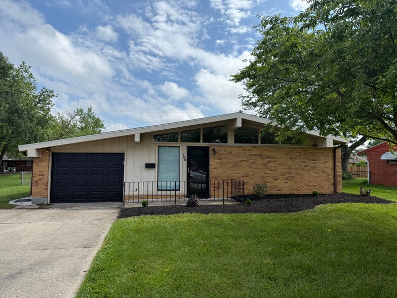 Primary Photo - 108 Brownstone Dr