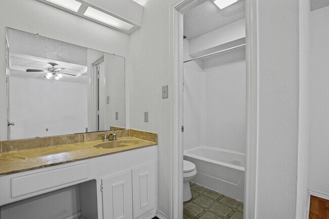 Building Photo - 215 E Pritchard Ln