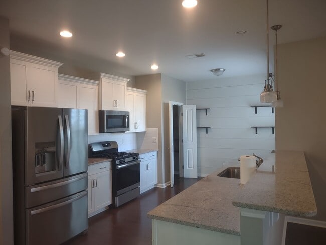 Building Photo - Spectacular Three Bedroom Home in Liberty Ridge!