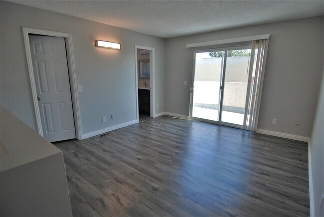 Building Photo - 746 N Eucalyptus Ave