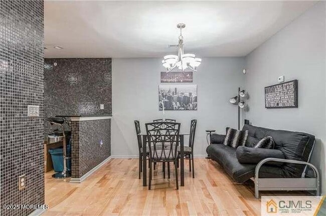 Building Photo - 115 Chariot Ct