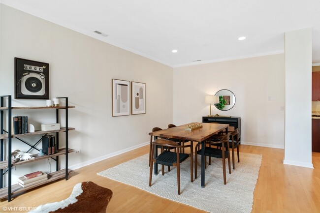 Building Photo - 810 N Wolcott Ave