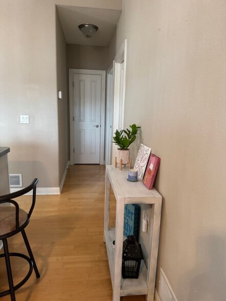 Building Photo - 1850 Stoney Ln