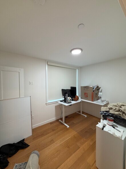 Building Photo - 175 Gove St