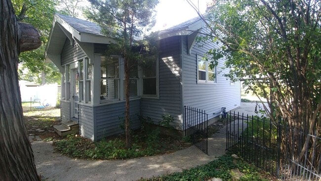 Primary Photo - One Bedroom House off of Grand Ave!