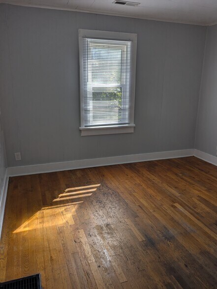 Building Photo - 715 Carson St