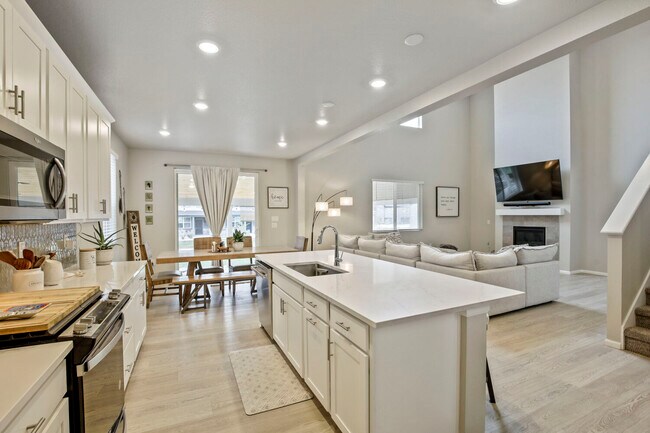 Building Photo - 1617 Colorado River Dr