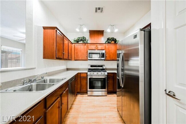 Building Photo - Beautiful townhouse for Rent!