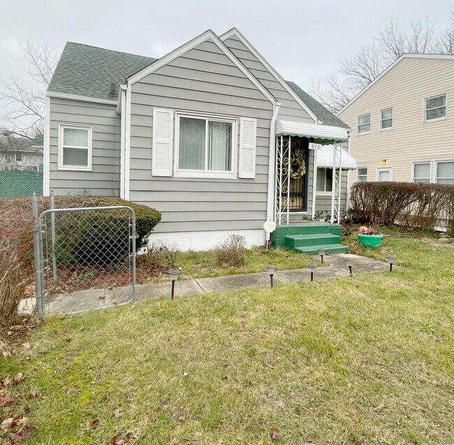 870 Frederick Blvd 870 Frederick Blvd Akron OH 44320 Apartment Finder