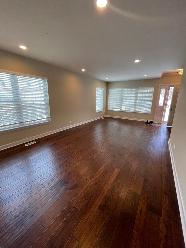 Building Photo - 6 Redbud Ct