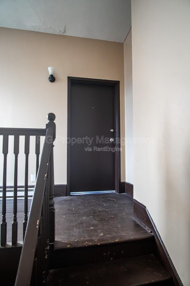 Building Photo - 1709 E 5th Ave