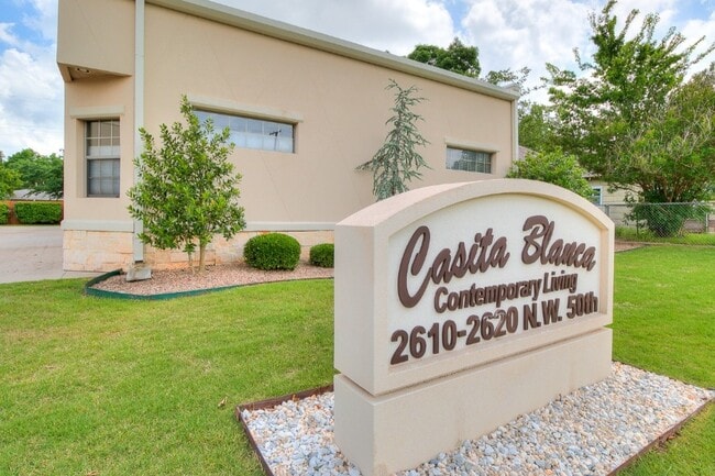 Building Photo - Casita Blanca