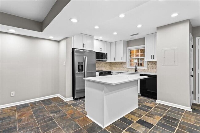 Building Photo - 1777 Twin Brooks Dr SE