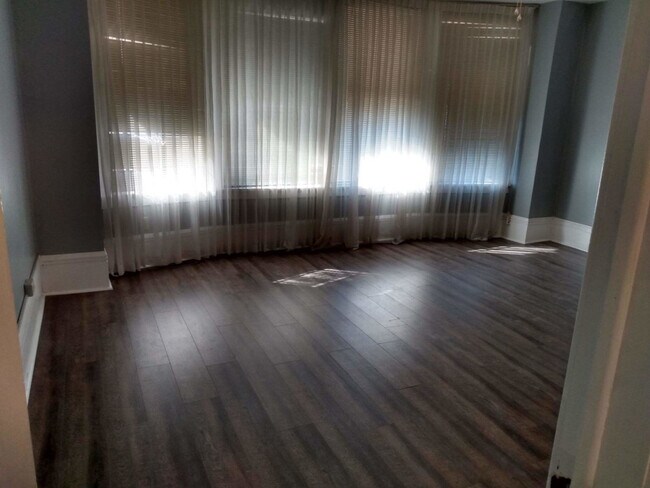 Building Photo - 39 N Paint