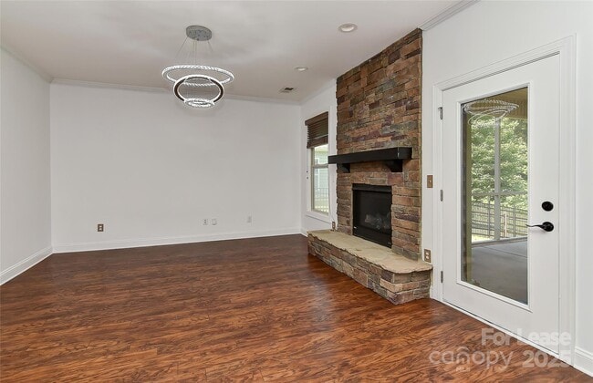 Building Photo - 549 Daventry Ct
