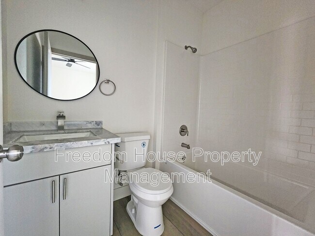 Building Photo - 1340 Arrowhead St