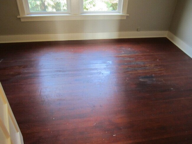 Building Photo - Cute Newley Remodeled 3 BD in Aloha!!
