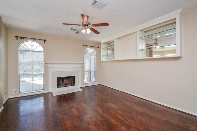 Building Photo - 623 Airybrook Ln
