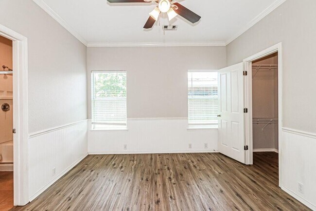 Building Photo - 903 Butterfly Ln