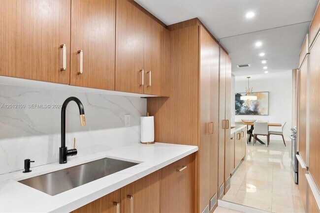Building Photo - 10275 Collins Ave