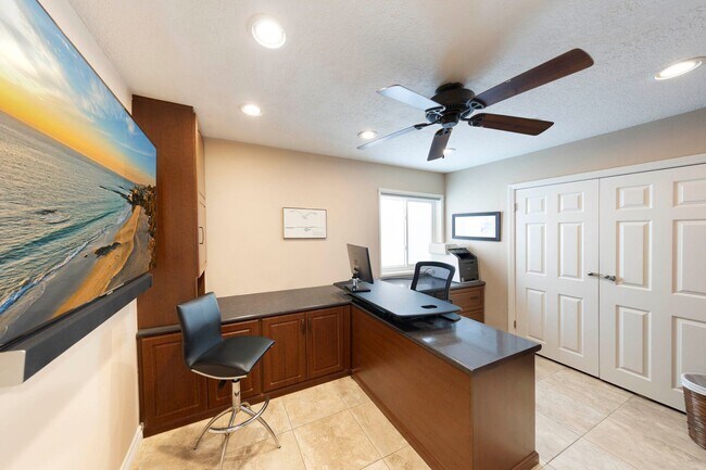 Building Photo - 30932 Colonial Pl