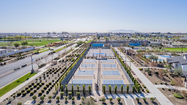 Building Photo - 11353 N Luckenbach St