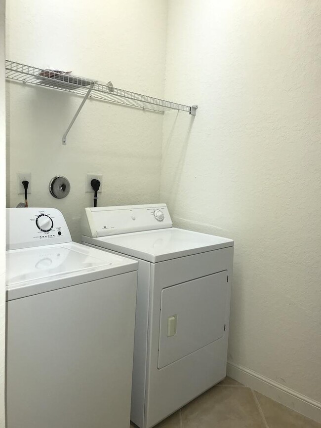 Building Photo - 661 Corte Madera Ln