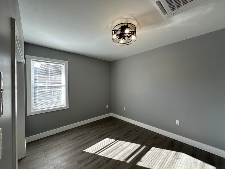 Building Photo - 1102 S Malott St