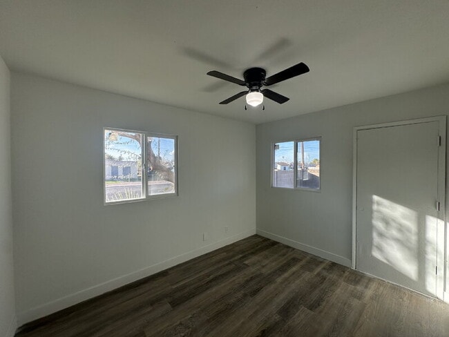 Building Photo - 390 W Lindbergh Ave