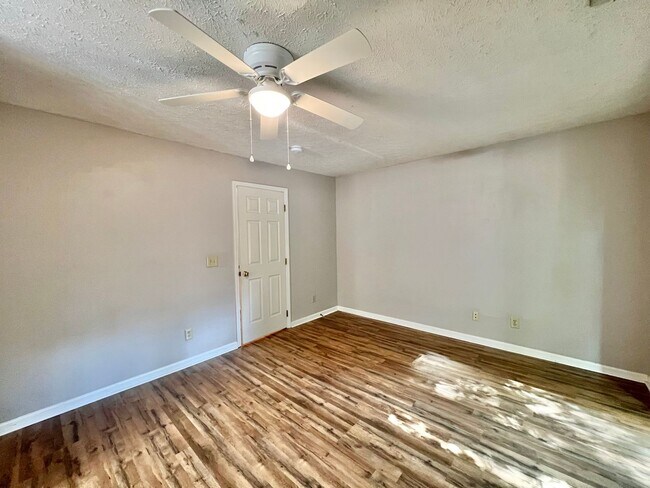 Building Photo - Charming Two-Story 2BD, 2.5BA Raleigh Cond...