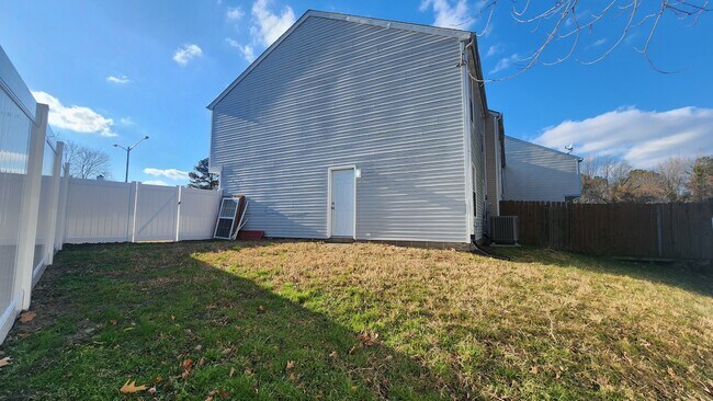 Building Photo - 1209 Alder Ct