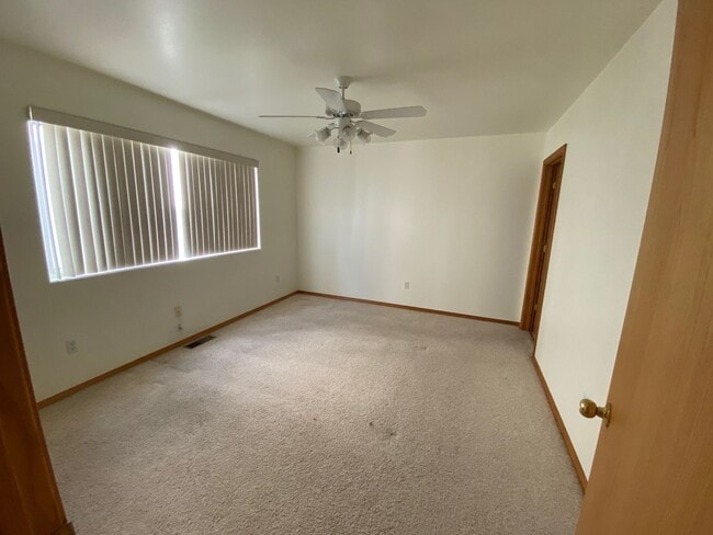 Building Photo - 129 Alice Ave