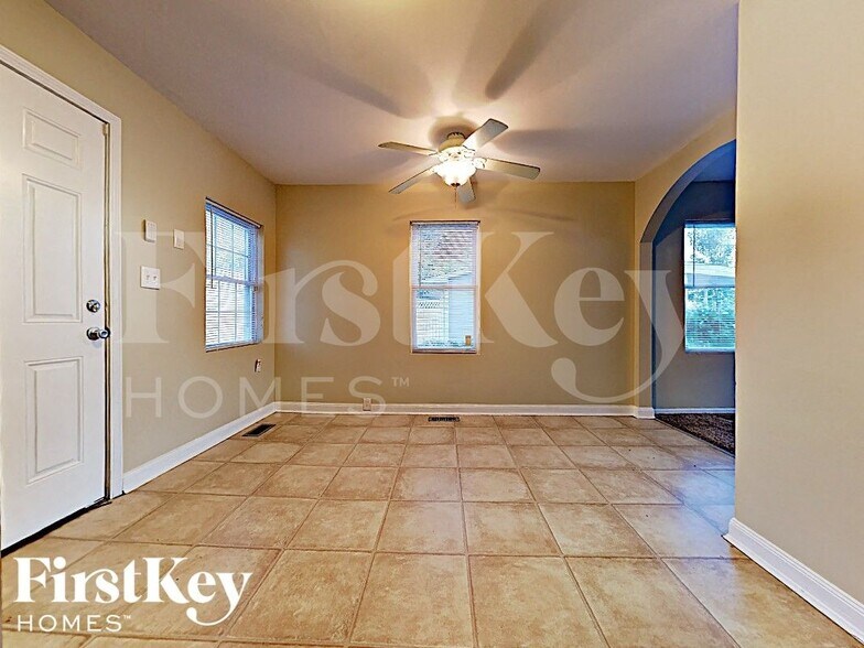 Building Photo - 21 Concord Ave