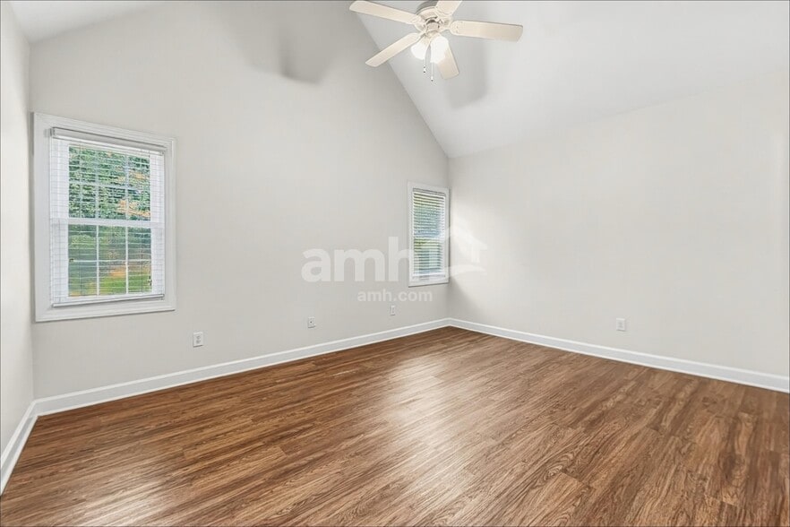 Building Photo - 2713 Denbel Cir