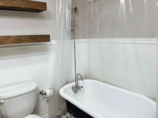 Building Photo - Chic Urban Living: Cozy 1-Bedroom Townhous...