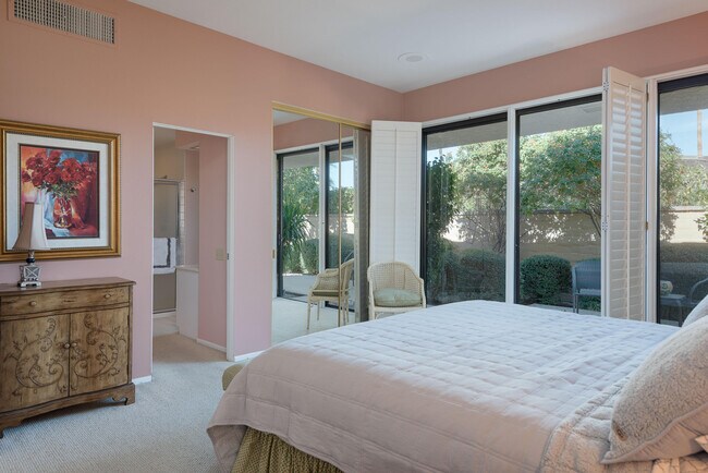 Building Photo - 66 Dartmouth Dr