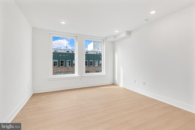 Building Photo - 2000 Dreer St