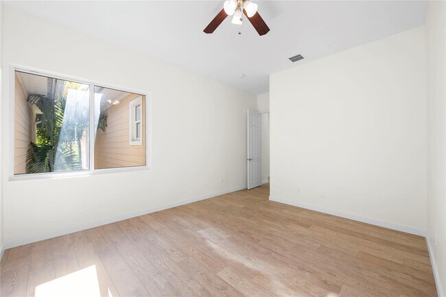 Building Photo - 1432 SW 4th Ave