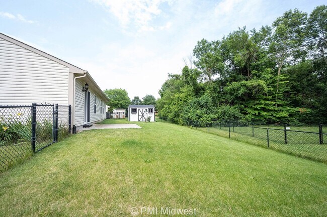 Building Photo - "Charming 3-Bed, 2-Bath Home with 1263 Sq Ft in Westfield's Serene Useppa Ct"