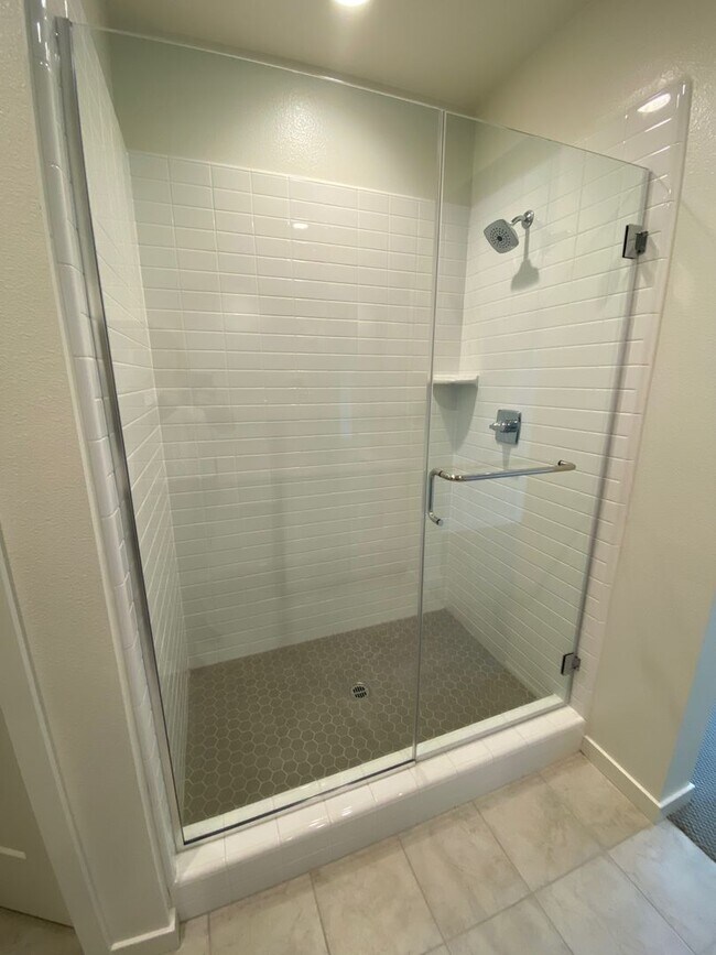 Building Photo - Beautiful 3 bed, 3 bath home in new community!