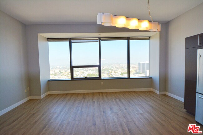 Building Photo - 1100 Wilshire Blvd